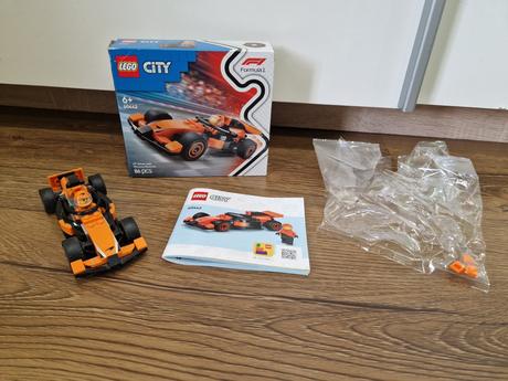 Lego jazdec f1s pretekárskym autom mclaren, 