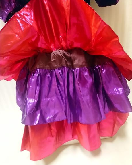 Dámsky čierny - fialovo ružový - kostým šaty, s,