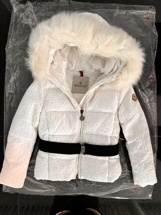 Moncler zimná bunda s veľkou kozusinou vel.6, 116