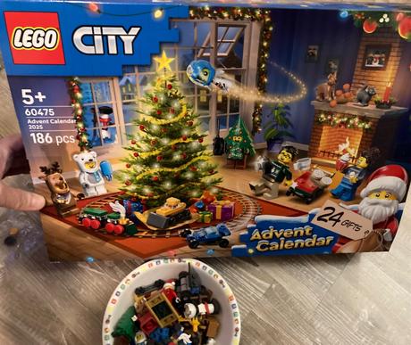 Lego city adventný kalendár 60475,