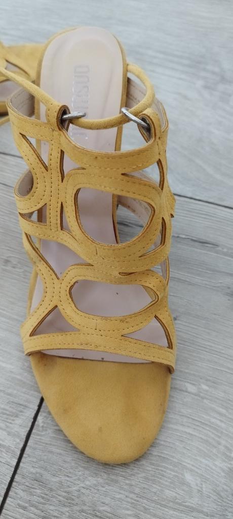 Žlté sandále so zaväzovaním, 39