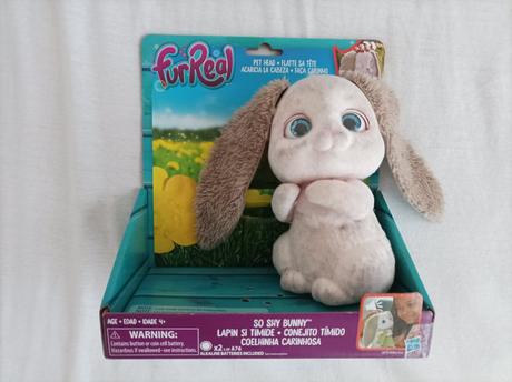 Zajačik fur real, kňučí, gúľa očami, 