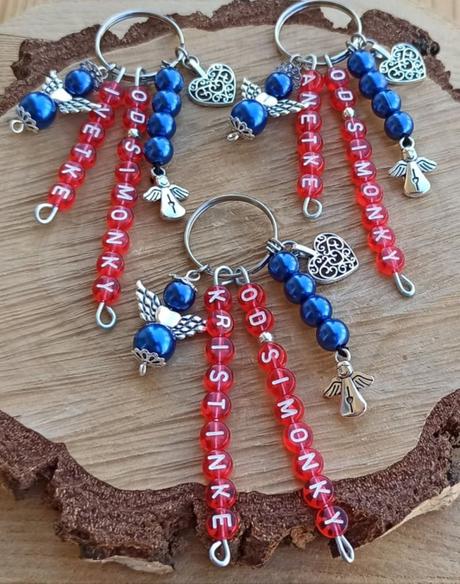 Kľúčenky s menami anjelikom z minerálov a korálok, 