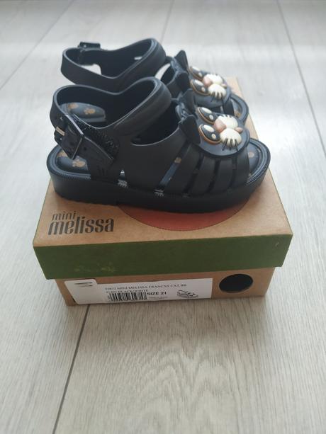 Sandalky, melissa,21