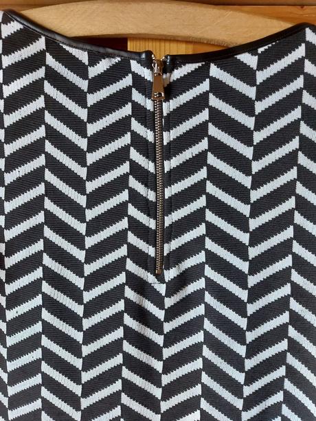 Čierno-biele šaty, m