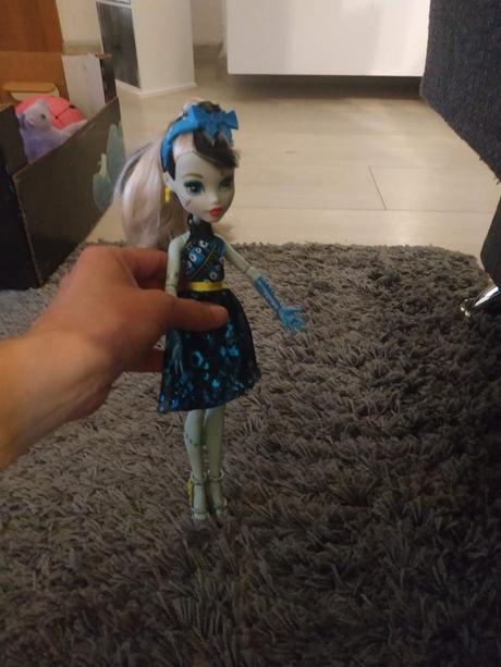 Monster - bábika, 
