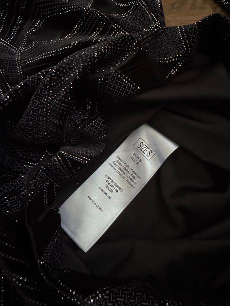 Trblietavé elastické šaty, orsay,s