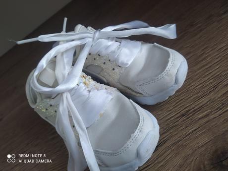 Štýlové tenisky trblietavé so satenovymi šnúrkami, 24