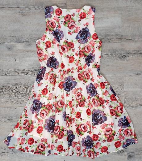 Letné šaty s ružičkami, 140