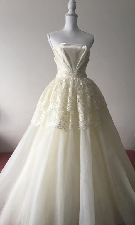 Nádherné dokonalé šaty champagno zn.jasmine, 32 / 34 / 36 / 38