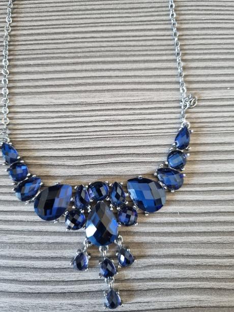 Náhrdelník s modrými kamienkami, 