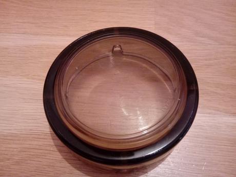 Sklenený popolník, 