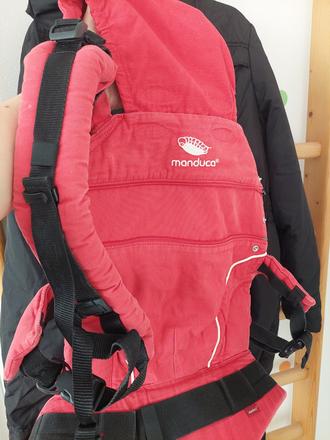 Nosič manduca cervena, manduca