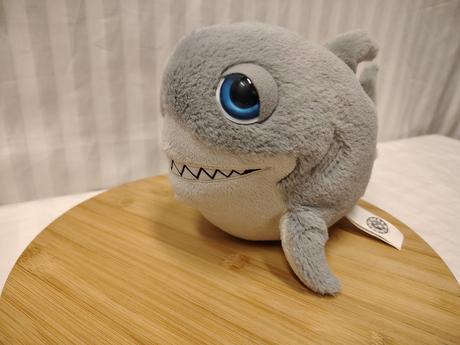 Plyšový sivo biely žralok, ocean buddies, 27 cm, 