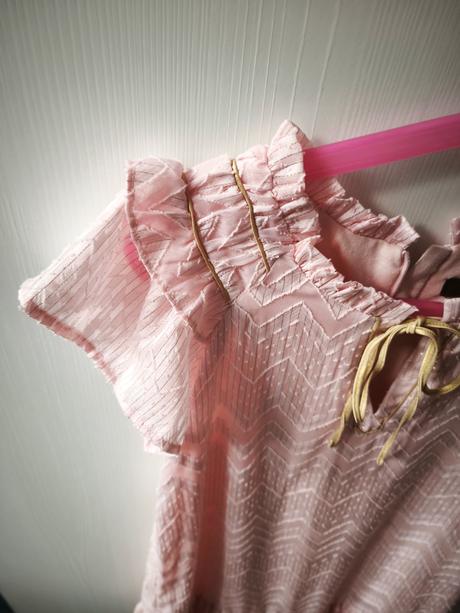 Spolocenske saty, 140