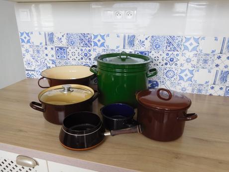Smaltované staršie hrnce na chalupu,,