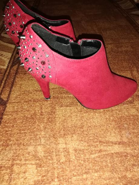 Červené koníčky 38, graceland,38