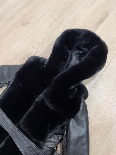 Zimnà bunda s kožušinou, s