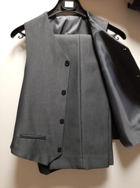 Chlapčenský oblek, 152