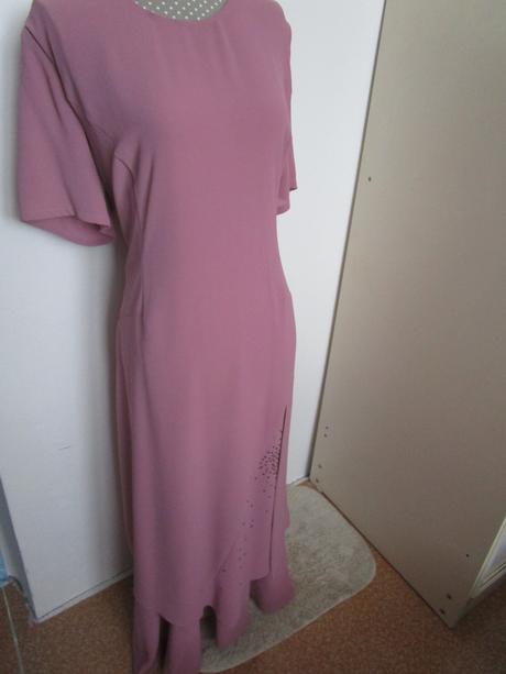 3087. spol. šaty, 50