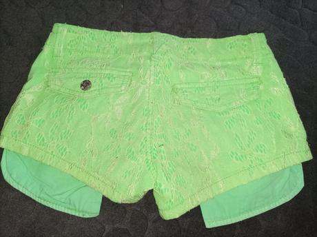 Kraťasy s prevysajucimi vreckami, 158