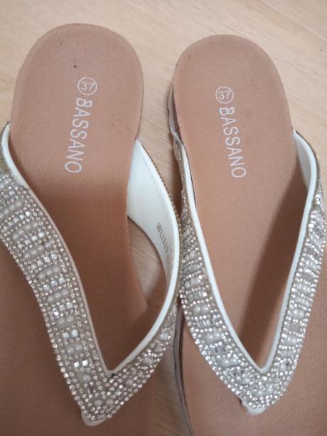 Krásne dámske šľapky s ozdobnými kamienkami, 37