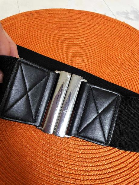 Elastický hrubý opasok,