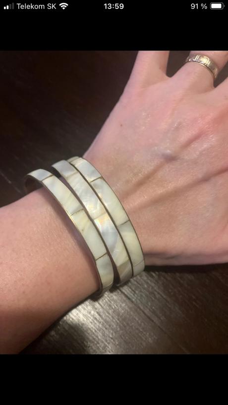 Náramky s perleťou,