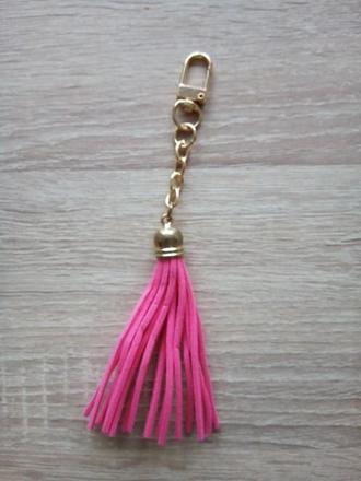 Pekný vačší prívesok strapec koža,