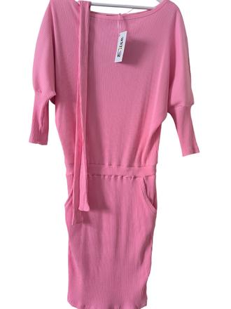 Ružové elastické šaty,