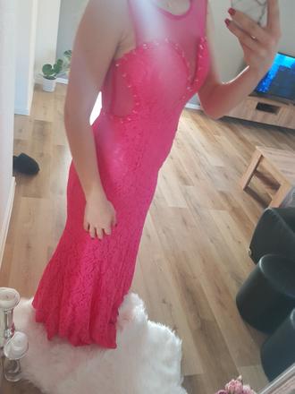 Ružove šaty, 36