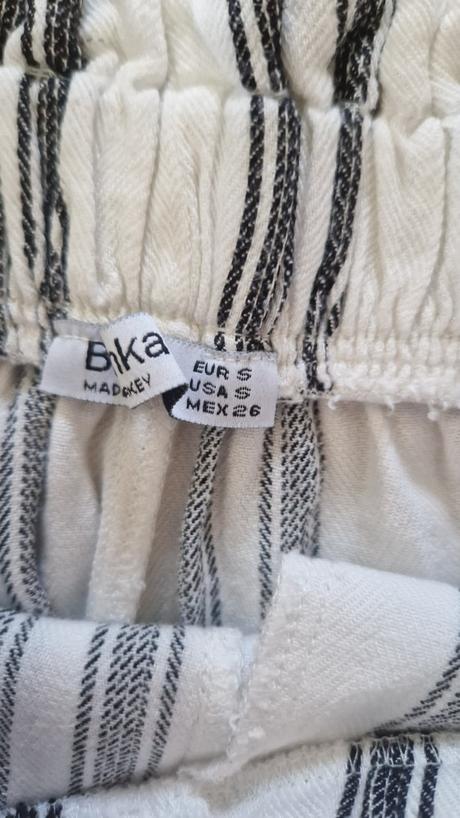 Šortky, bershka,s