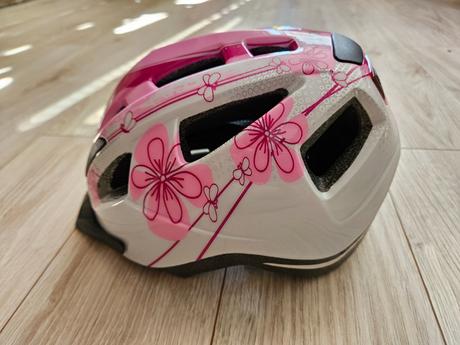 Dievčenská cyklistická prilba, 