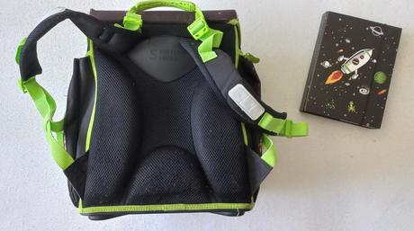 4 ks - aktovka, dosky, vrecko a zástera,