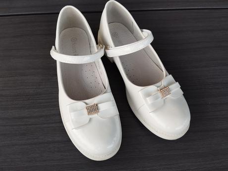 Topánky na 1 sväté prijímanie, 35