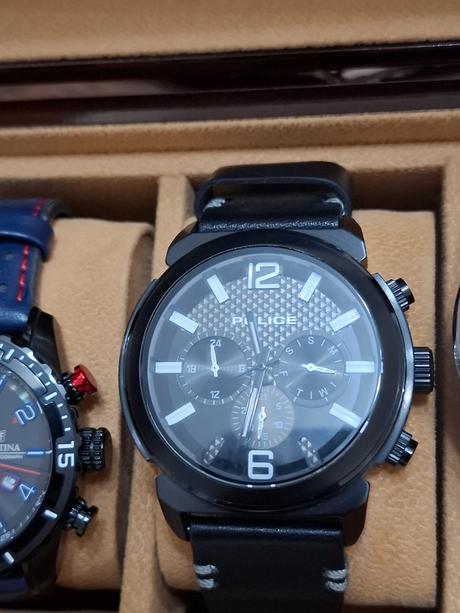 Pánske hodinky police,