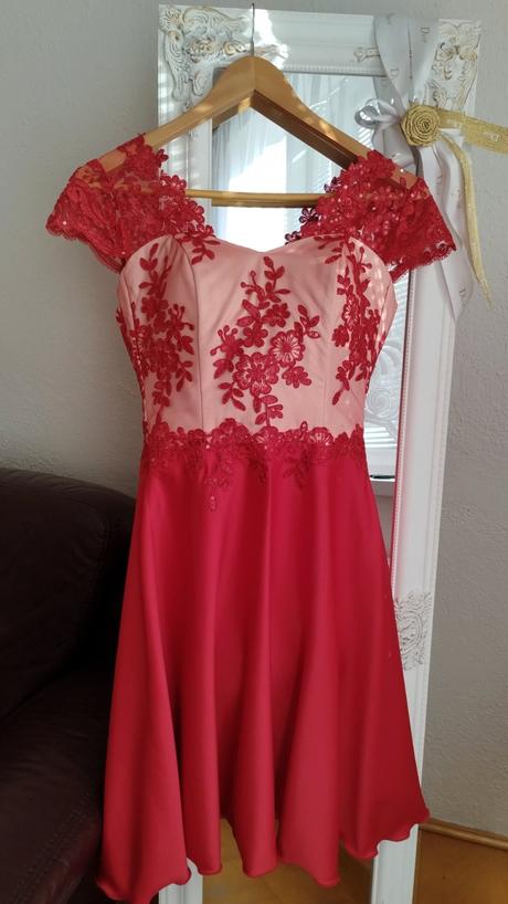 Červené dámske šaty, m