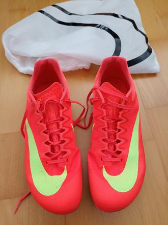 Tretry v. 44, nike,44
