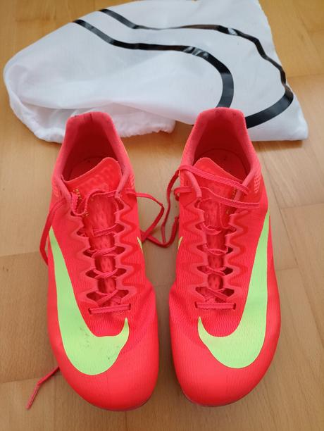Tretry v. 44, nike,44