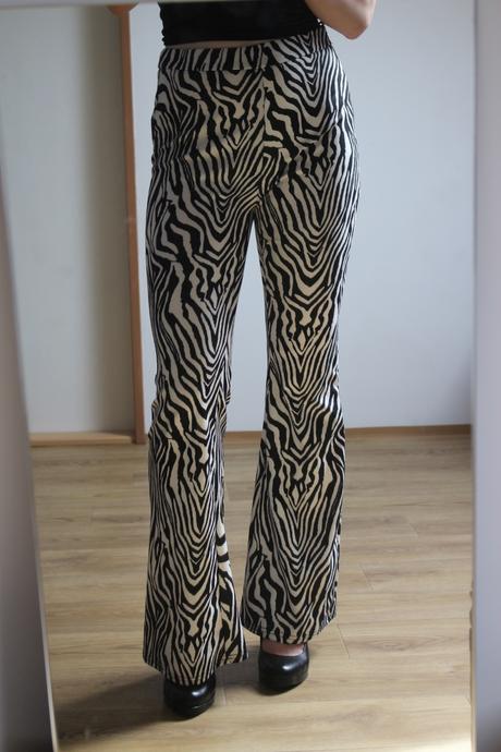 Čiernobiele nohavice, s