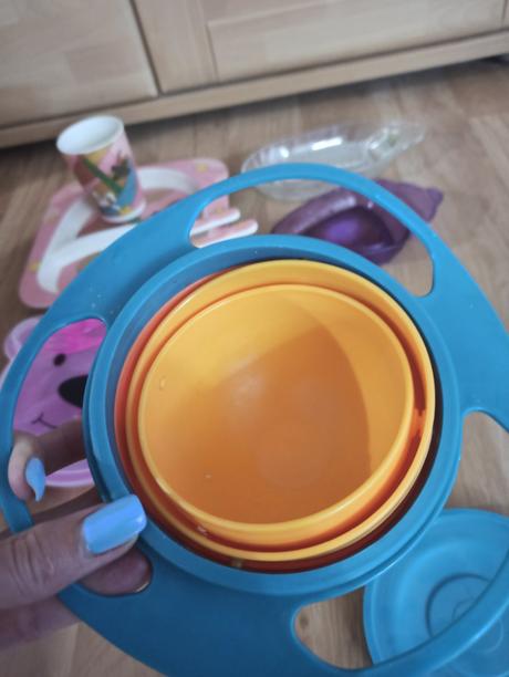 Tanieriky s príborom, miska, struhadla,