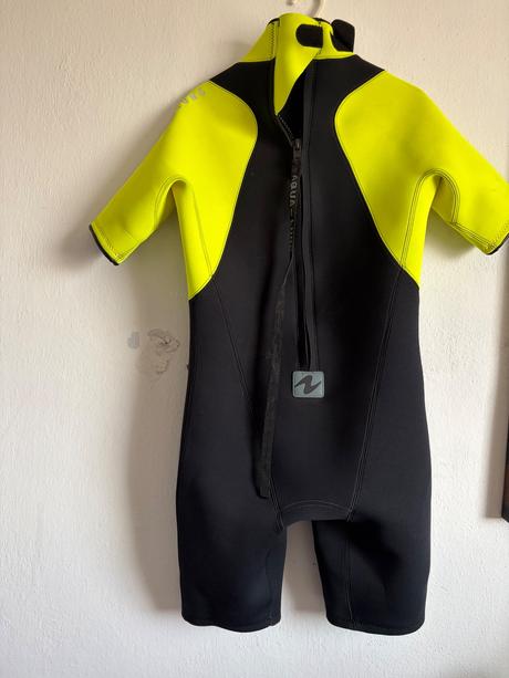 Aqua lung kratky znackovy neopren m4 malo noseny o,