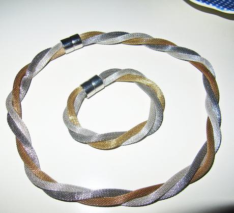 Náhrdelník a náramok - bižutéria,