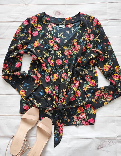 Pekná kvetinková blúzka, l