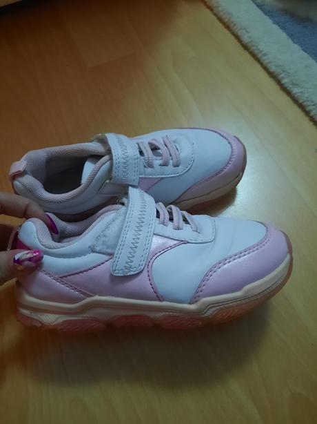 Blikajúce tenisky., 29