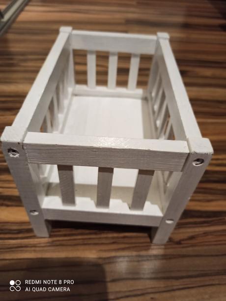 Drevená postieľka pre bábiku,