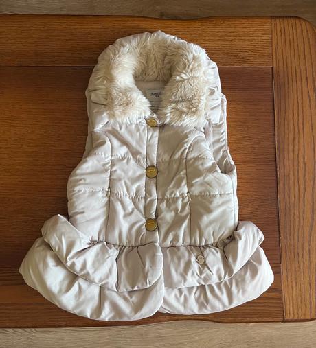 Rozkošná vesta mayoral s kožušinkovým golierom, mayoral,134