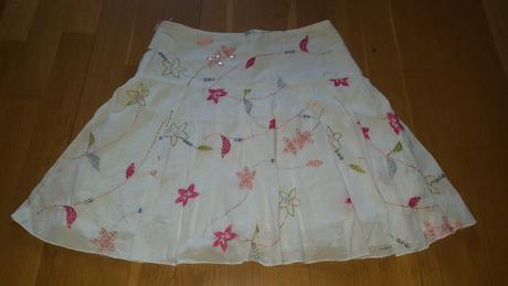 Biela vyšívaná sukňa, 36