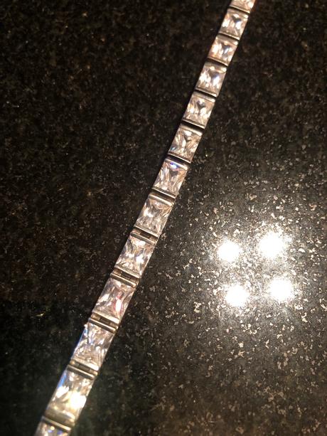 Strieborný naramok,