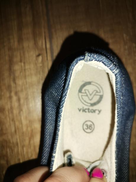 Tenisky, victory,36